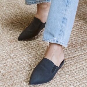 JENNI KAYNE Oiled Leather Mules Navy Sz 39 (9) NWOB